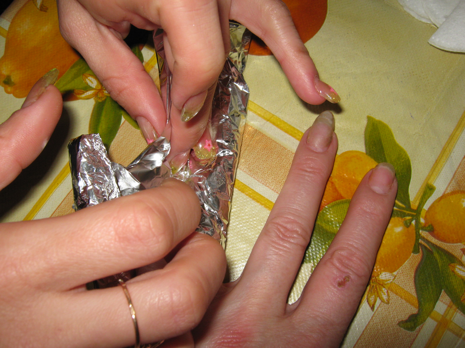 Как снять нарощенные ногти в домашних условиях?.
